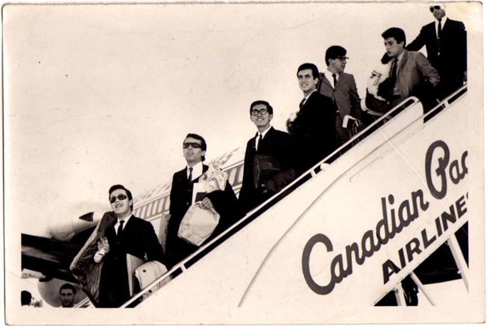 bajando del avion BsAs 1965