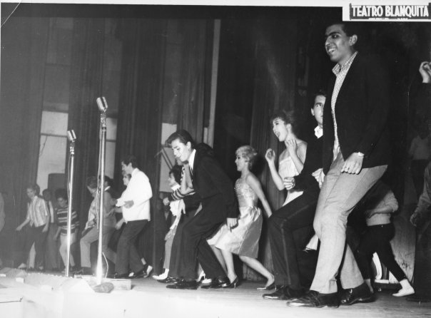 Angelica con Enrique y otros en Teatro Blanquita
